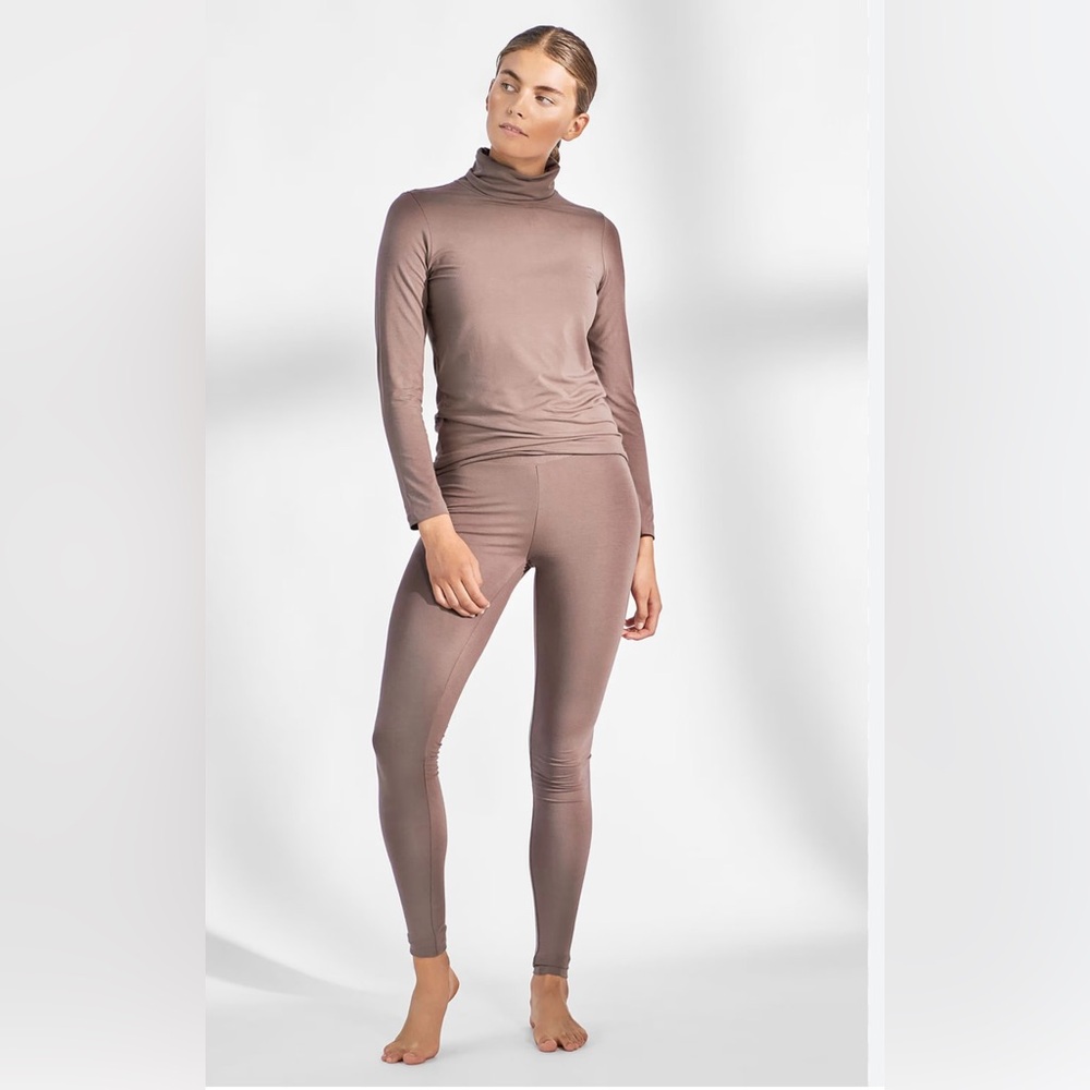 NWOT MATCHING TURTLENECK LEGGING SET!  TAUPE BROWN SIZE MEDIUM.